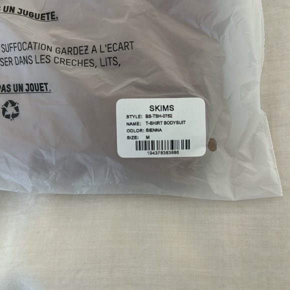 NWT SKIMS Fits Everybody T-shirt Bodysuit - Sienna - M - Picture 3 of 3